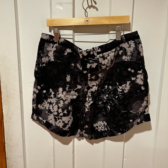 Cute H&M shorts size 12, linen blend. - Picture 2 of 9